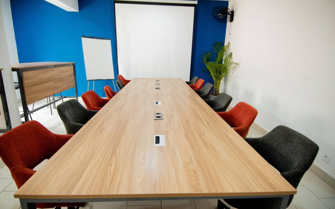 Choisir une salle de réunion professionnelle : les critères essentiels